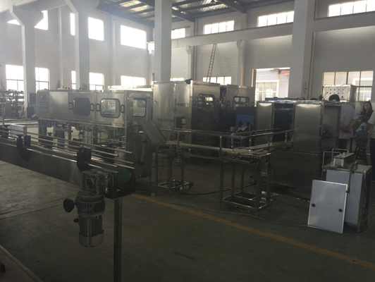 Easy Operation 3 - 5 Gallon Barrel Filling Machine With Water Spraying Device