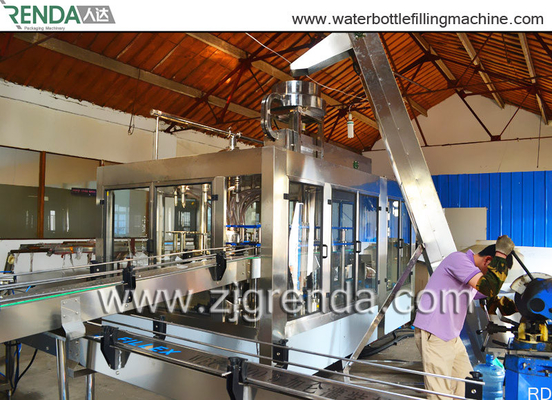Easy Operation 3 - 5 Gallon Barrel Filling Machine With Water Spraying Device